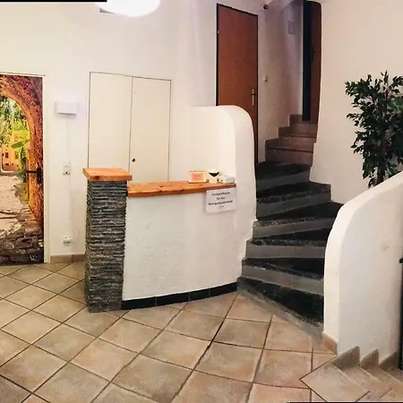Apartment Living Instein *